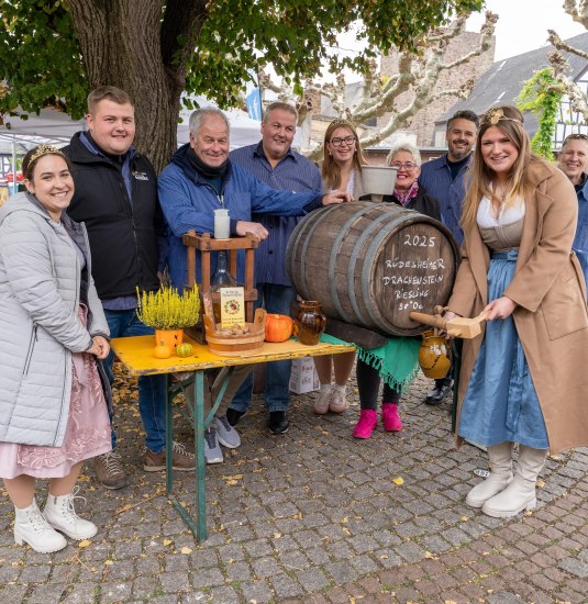 Tages des Federwei&szlig;en - Winzer beim Umzug | &copy; pixelStyling