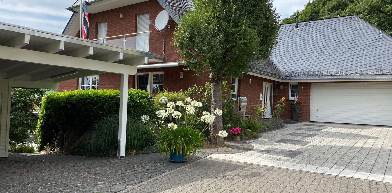 Haus_Vorderansicht | &copy; Hollweg