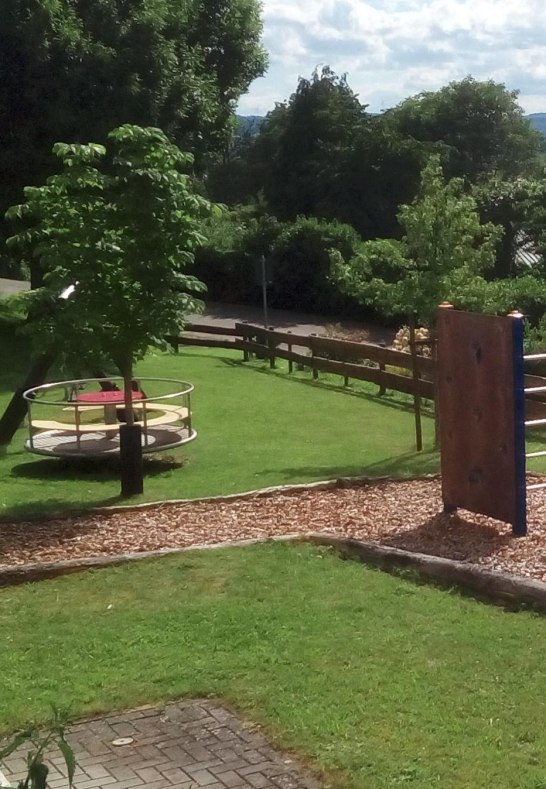 Spielplatz | &copy; V.O.