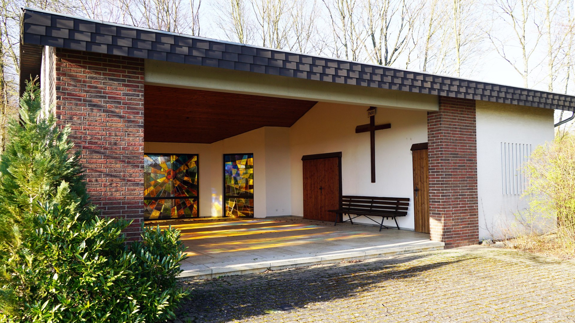 Friedhofshalle  | &copy; B.Z.