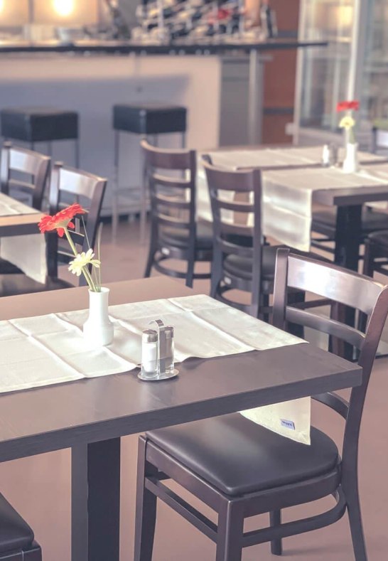 Restaurant Tische | &copy; Bruno Bouyajdad