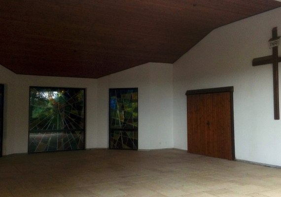 Innenraum der Friedhofshalle | &copy; V.O.